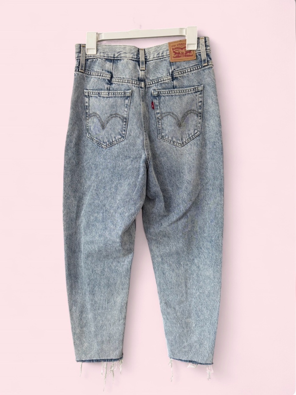 NWOT Levis High Waist Altered Mom
Jeans 28 Blue - Picture 2 of 8